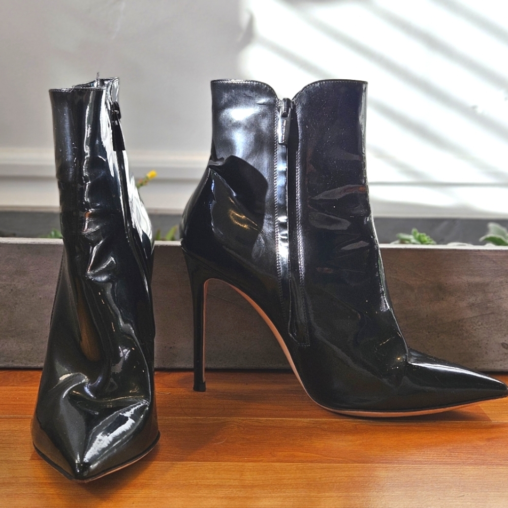 GIANVITO ROSSI LEVY PATENT LEATHER ANKLE BOOTIES